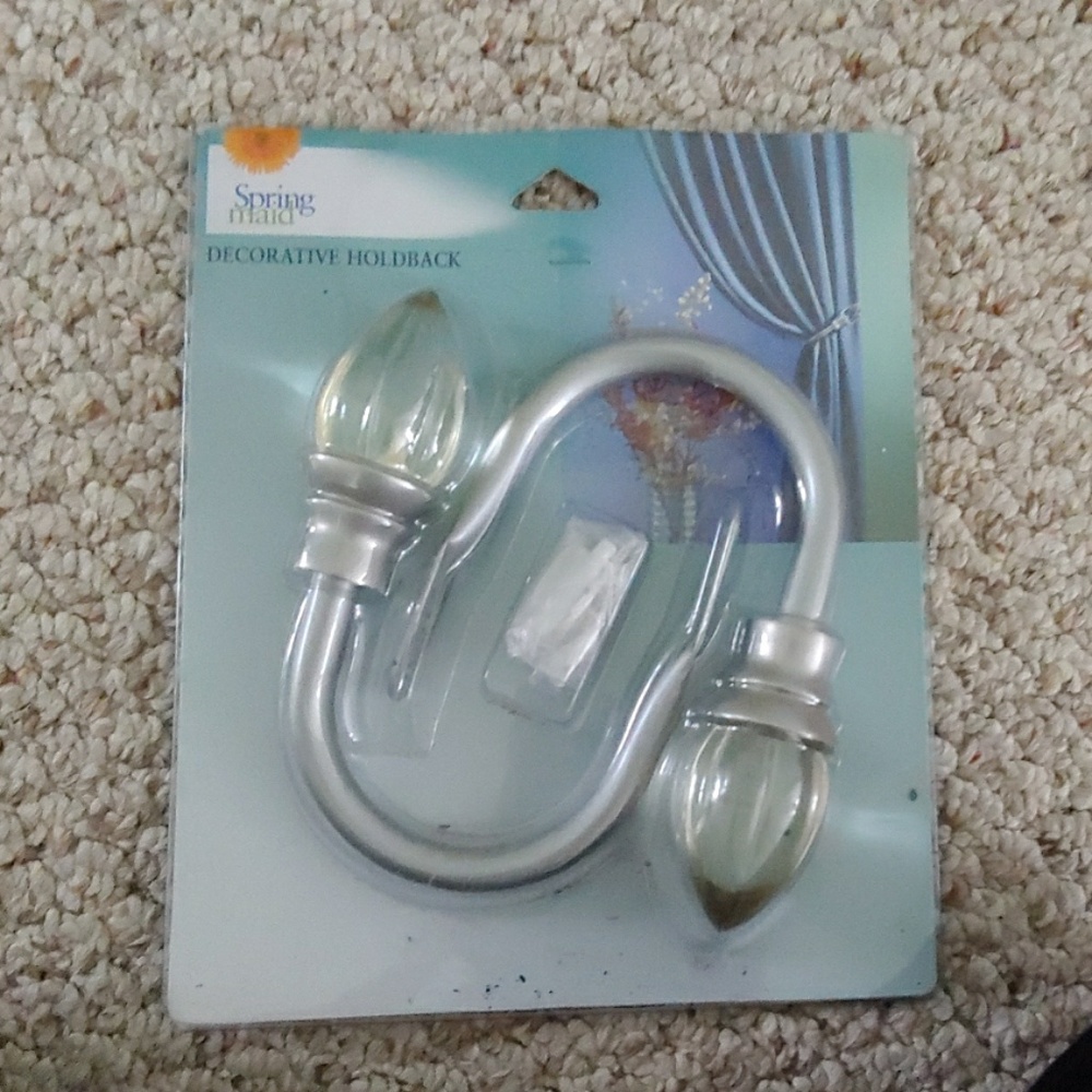 Decorative curtain holdback